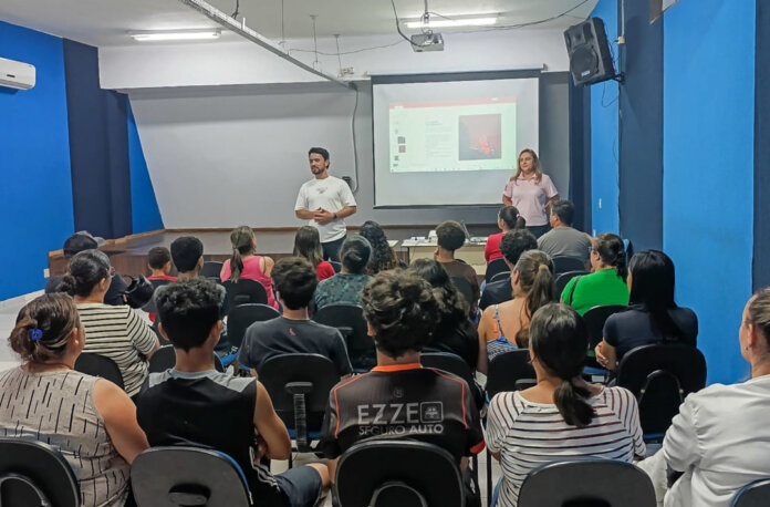 Procon de Apucarana orienta jovens e famílias sobre golpes digitais
