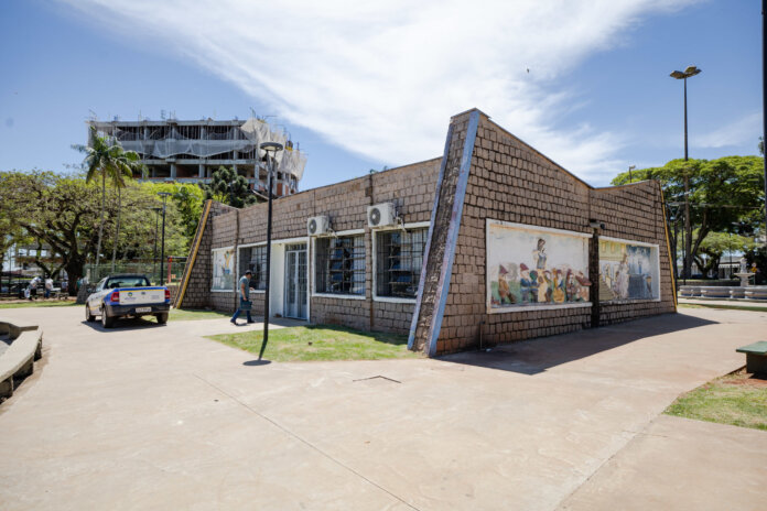 Biblioteca Municipal de Apucarana muda para a Praça CEU após temporal danificar cobertura