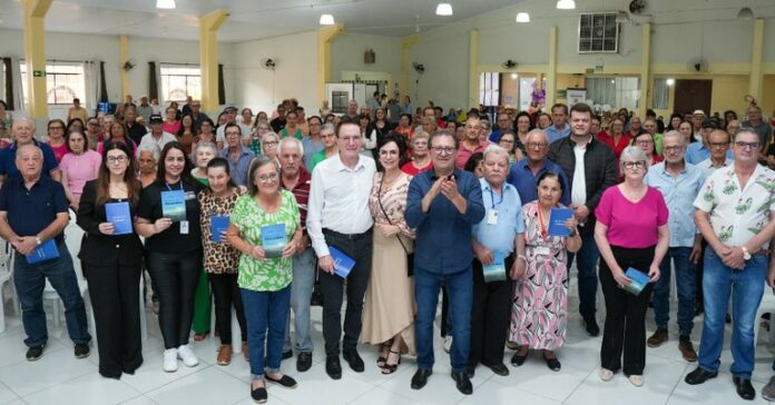 Francisco Beltrão celebra Dia Internacional do Idoso com teatro e orientações jurídicas
