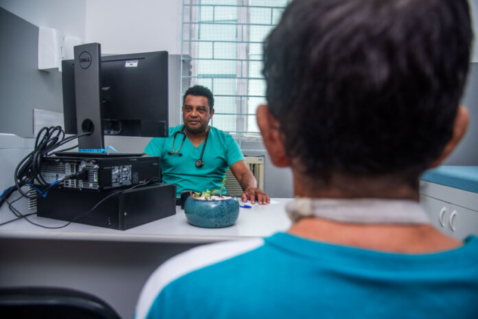 Paranaguá atende 34 mil pessoas em quatro postos com horário estendido