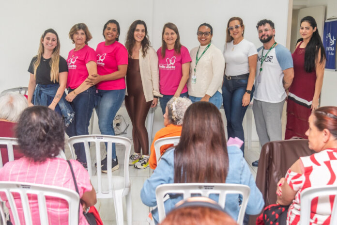 Idosos de Paranaguá visitam Instituto Peito Aberto para conhecer prevenção do câncer de mama
