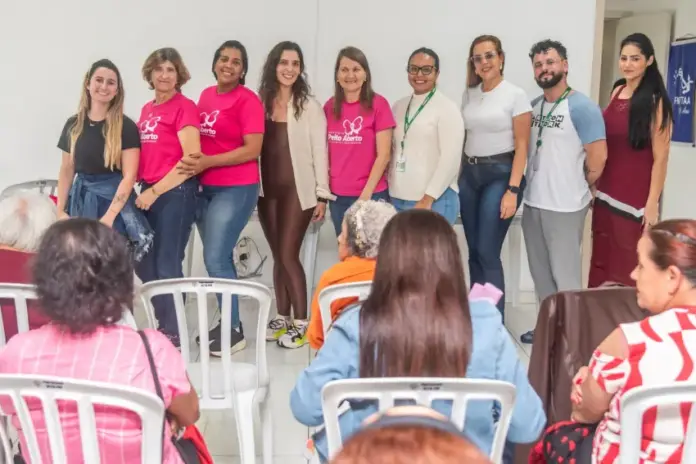 Paranaguá leva idosos ao Instituto Peito Aberto para conhecer atendimento ao câncer de mama