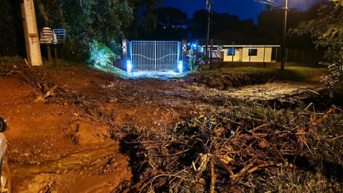 Cascavel registra 1,2 mil raios em fim de semana, chuva atinge 91 mm em 3 dias