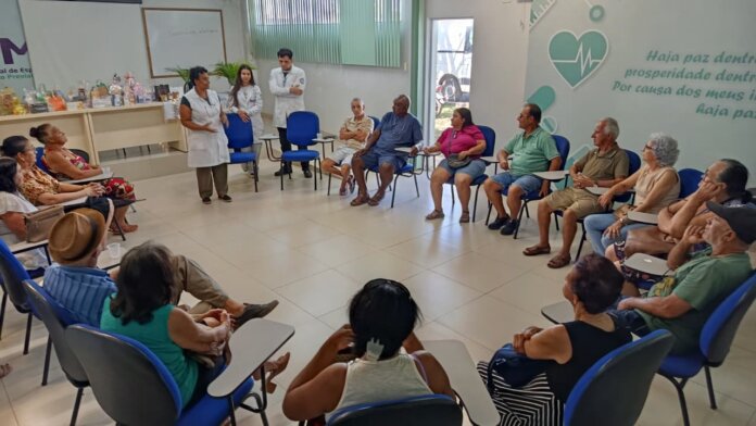 Sarandi entrega bolsas de colostomia e abre roda de conversa sobre saúde mental