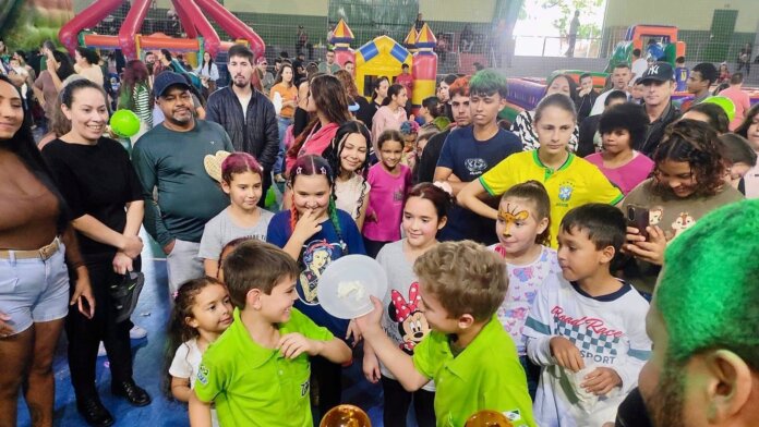 Festa do Dia das Crianças em Ivaiporã reúne 1.500 em ginásio
