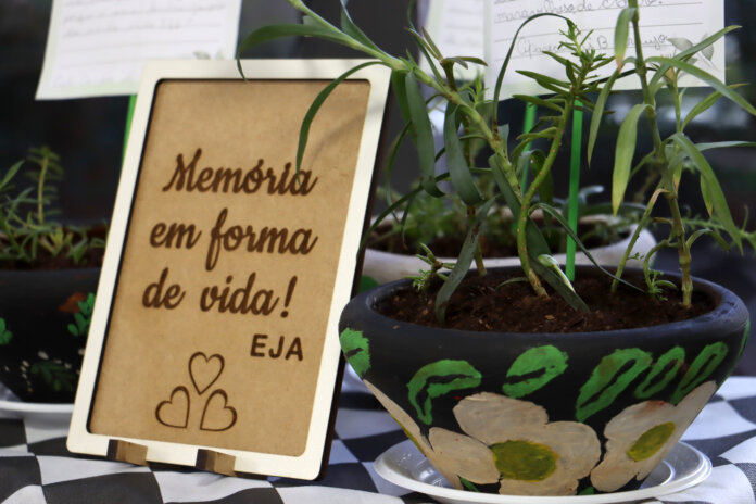 Exposição da EJA em Londrina reúne 298 trabalhos sobre memória e arte