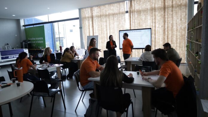 Coworking Municipal de Guarapuava sedia formação de líderes da Cresol