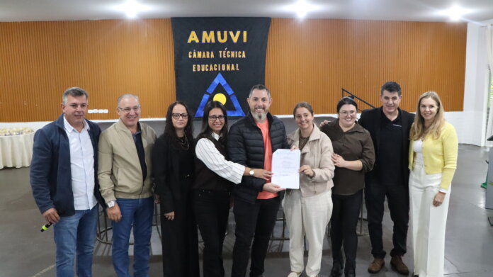 Ivaiporã sedia formalização de câmara técnica de educação da AMUVI