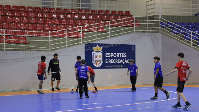 Mais de 250 crianças de Guarapuava disputam 1ª Copa Ouro CAD no ginásio