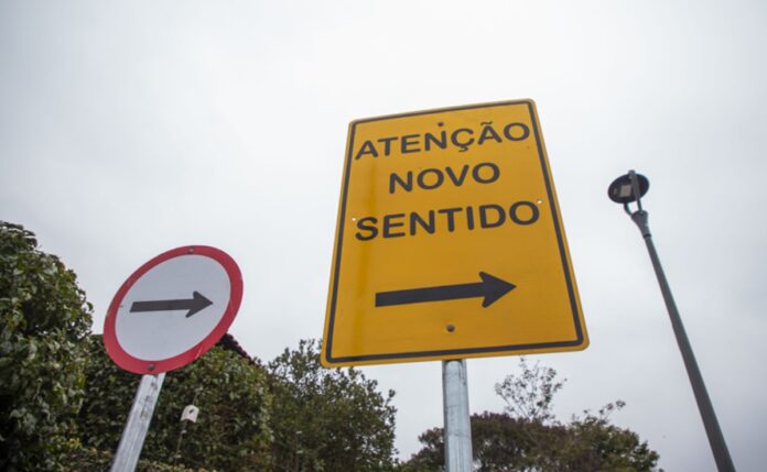 Rua Roberto Dala Barba muda para sentido único no Sítio Cercado