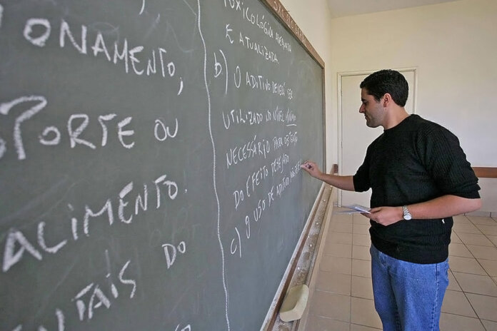 Professores da UEM contam suas histórias no Dia do Professor