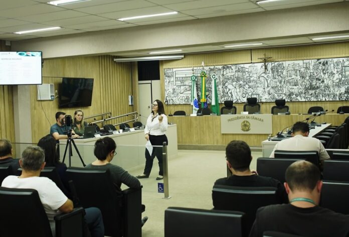 Colombo apresenta contas do 2º quadrimestre com 20% aplicado em saúde e educação
