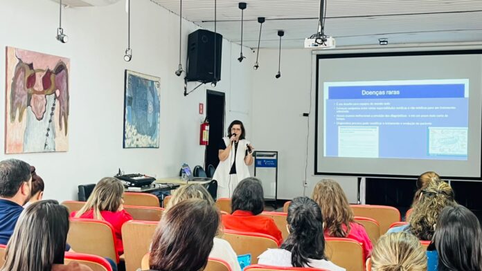 Profissionais de saúde de Foz aprendem a identificar doenças raras