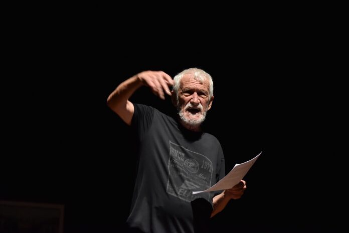 Cascavel leva teatro gratuito a cinco bairros na Semana do Idoso