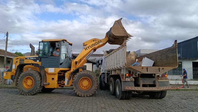 União da Vitória inicia limpeza após enchente