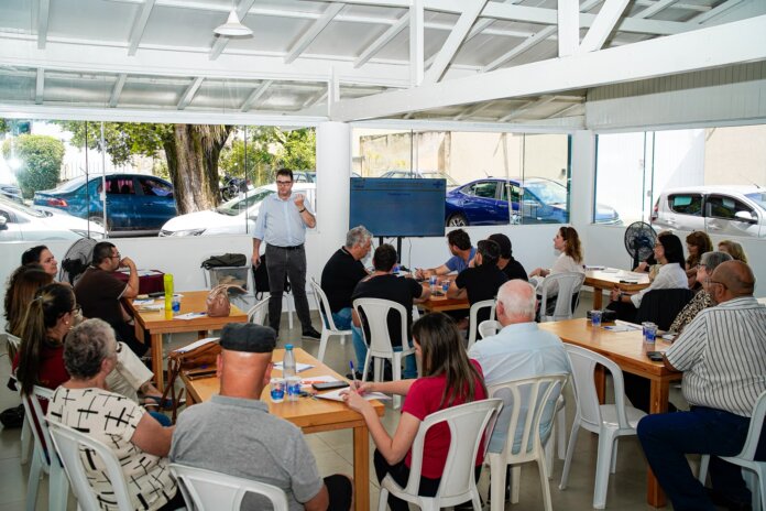 Colombo reúne turismo para traçar prioridades de desenvolvimento