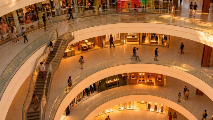 Pátio Batel abre novo piso com 35 lojas e espaço para eventos até 2028