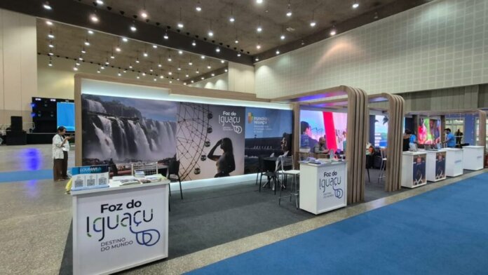 Foz do Iguaçu promove turismo no mercado nordestino durante BTM em Fortaleza