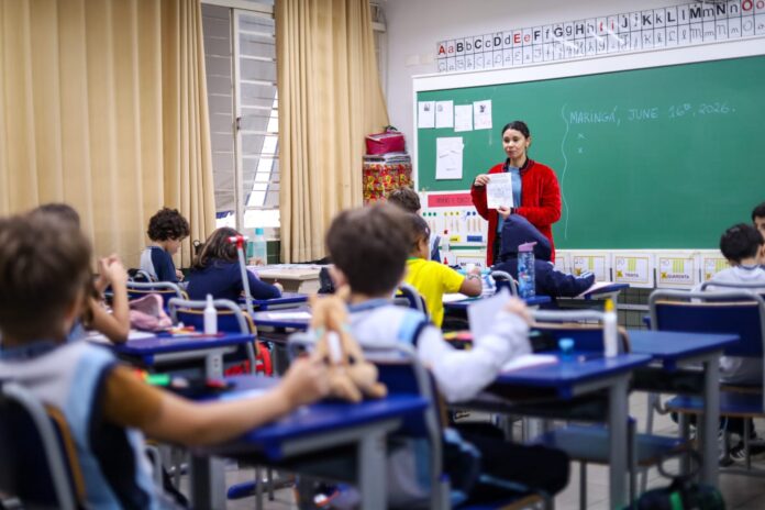 Maringá reajusta salários de 4,5 mil professores