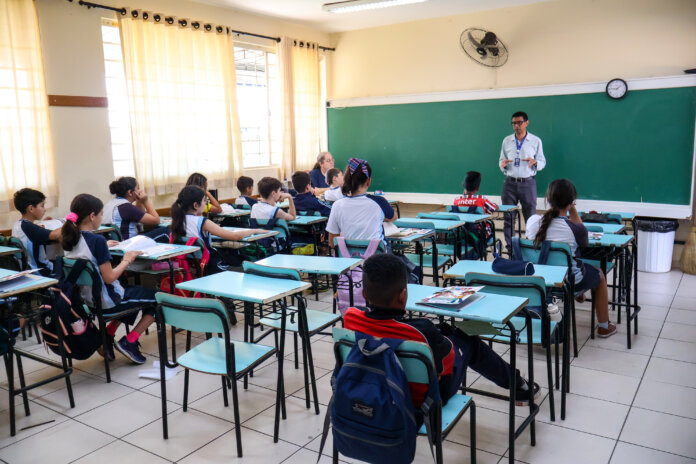 Maringá leva educação financeira a 3,9 mil alunos em 50 escolas municipais