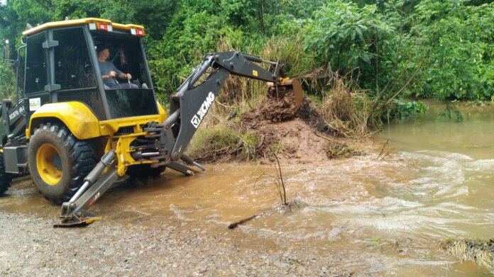 Francisco Beltrão intensifica limpeza de bueiros após 222 mm de chuva em cinco dias