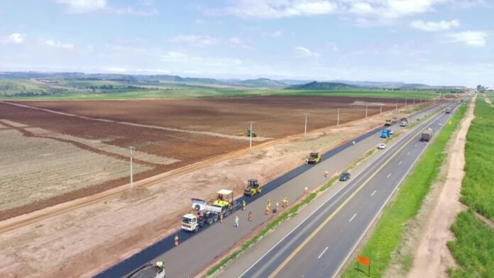 BR-153 começa pavimentação em Jacarezinho, chuvas podem atrasar obra