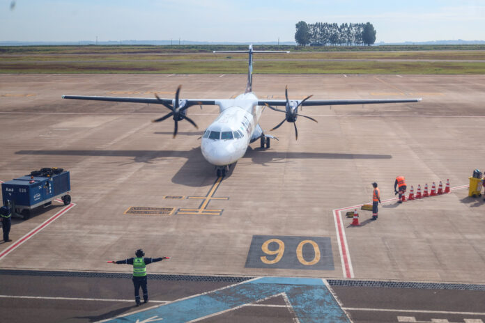 Aeroporto de Maringá ganha novo voo para Curitiba e marca 749 pousos no mês