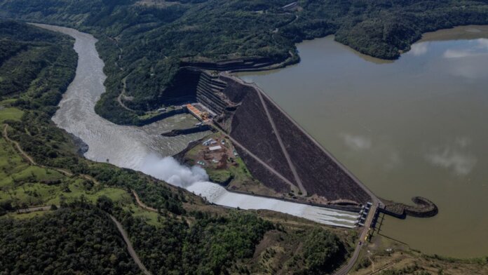 Rio Iguaçu atinge vazões recordes, trégua na chuva deve baixar níveis