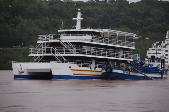 Catamarã de três andares estreia em dezembro em Foz do Iguaçu
