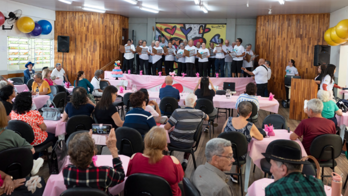 Telêmaco Borba reúne 330 idosos para comemorar dia e aniversário do CCI
