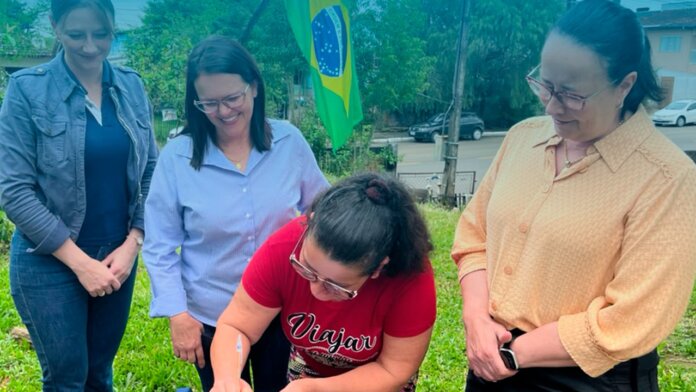 Prudentópolis entrega 22 caixas-d'água para famílias de baixa renda