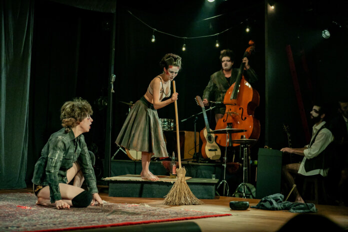 Oficina de teatro com atores da Trupe Ave Lola em Londrina: inscrições até hoje