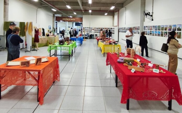 UEM abre exposição com trabalhos de alunos da Unati até 30 de outubro