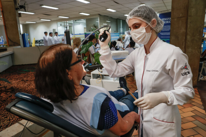 Maringá oferece avaliação bucal gratuita na 29ª Semana da Saúde Bucal