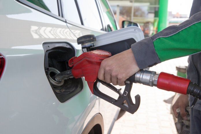 Gasolina aditivada tem variação de até 23,77% entre postos de Maringá