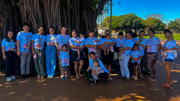 CRAS leva mães e filhos para conhecer Seringueira e Escola Mário Luiz em Guaíra