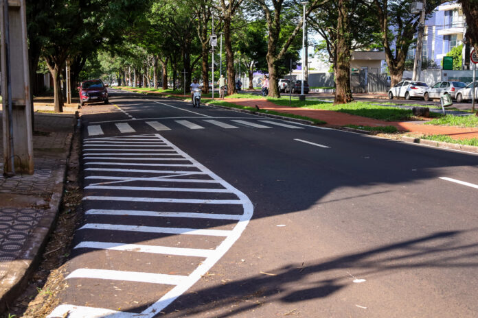 Maringá amplia restrição de estacionamento perto de esquinas para melhorar visibilidade