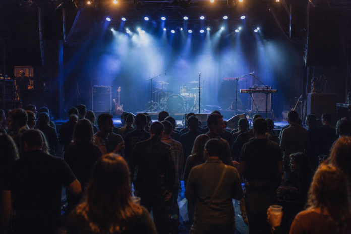 Hard Rock Curitiba recebe Fiuk, banda Rockin'1000 e festa disco em outubro