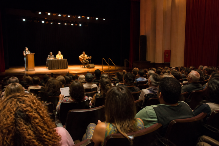 Castro EnCena apresenta quatro peças de teatro em outubro