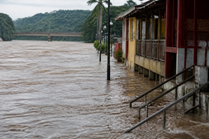 Rio Paraná sobe e ameaça inundar região de fronteira, cota pode atingir 109,67 metros