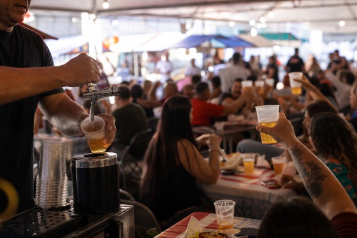 Oktoberfest de Francisco Beltrão 2026 tem entrada gratuita e shows até 18 de outubro