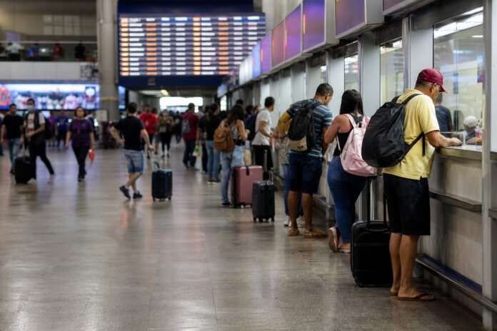 Rodoviária de Curitiba espera 21 mil passageiros no feriado de 12 de outubro