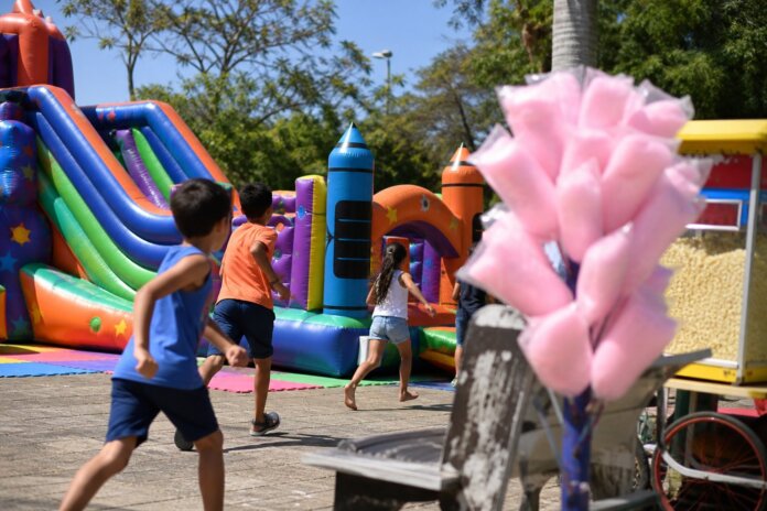 Apucarana leva cultura e lazer para dez bairros no mês das crianças