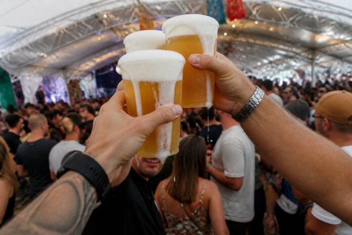 Way Holiday 2026 reúne 40 torneiras de chope, música e comida no Centro de Curitiba