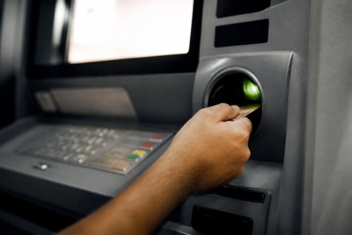 Bancos fecham segunda-feira 12 de outubro, Pix funciona normalmente