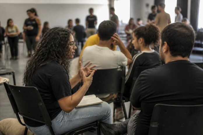 Paranaguá recebe encontro do programa Ganhando o Mundo com intercambistas