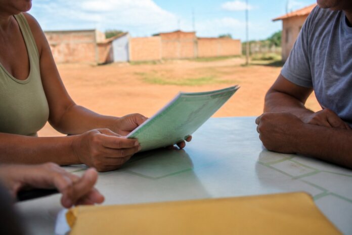 Araucária regulariza 18 lotes no Costeira, moradores conquistam segurança fundiária
