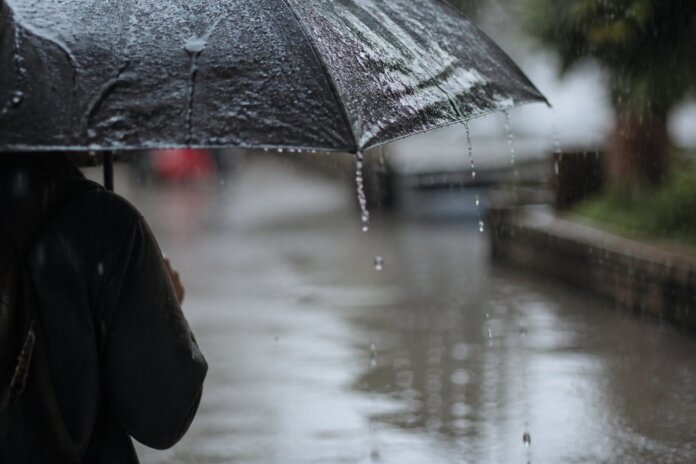 Fim de semana e feriado em Irati têm 98% de chance de chuva e risco de temporais