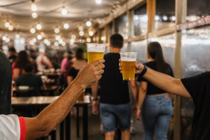 Oktoberfest de Francisco Beltrão celebra quatro dias com música, dança e sete cervejarias