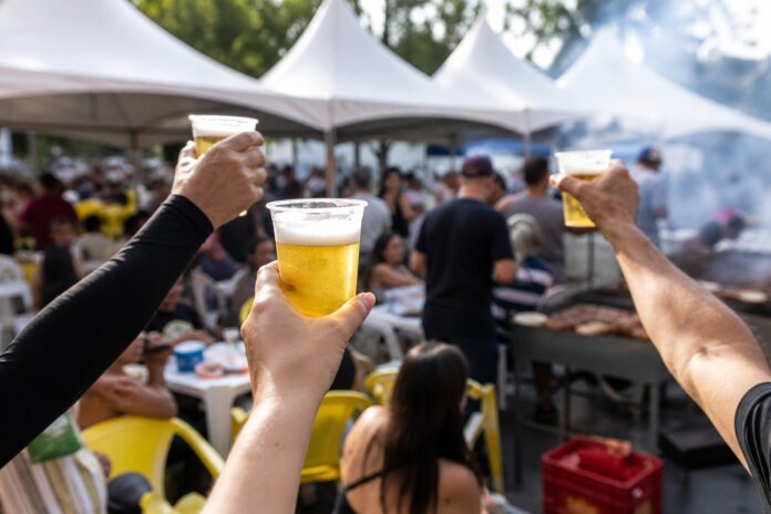 Oktoberfest Foz do Iguaçu 2026 acontece neste fim de semana com shows e gastronomia alemã